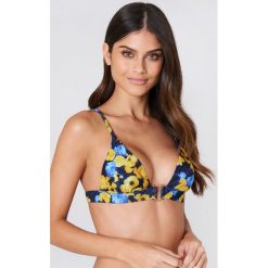 NA-KD Swimwear Góra od bikini z metalową sprzączką - Blue,Multicolor,Yellow. Niebieskie bikini damskie NA-KD Swimwear. Za 100.95 zł.