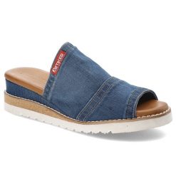 Niebieskie Klapki Artiker Wygodne Obuwie Damskie. Niebieskie klapki damskie Artiker, z aplikacjami, z denimu, bez obcasa, na koturnie, bez zapięcia. Za 199.00 zł.