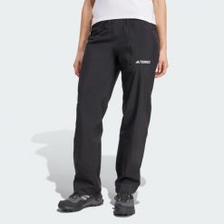Dwuwarstwowe spodnie przeciwdeszczowe Terrex Multi Climaproof. Czarne spodnie sportowe damskie Adidas, m, bez wzorów, climaproof (adidas). Za 479.00 zł.