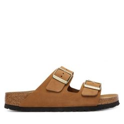 Klapki Birkenstock. Brązowe klapki damskie Birkenstock, bez wzorów, bez obcasa. Za 549.99 zł.