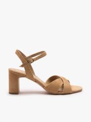 Beżowe sandały na obcasie. Brązowe sandały damskie Ryłko, bez wzorów, z gumy, bez obcasa, na obcasie, bez zapięcia. Za 379.99 zł.