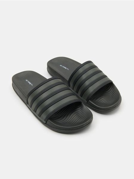 Klapki w paski - zielony. Zielone klapki męskie Sinsay. Za 29.99 zł.