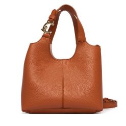 Torebka Coccinelle. Brązowe torebki do ręki damskie Coccinelle, bez wzorów, klasyczne, bez dodatków. Za 1,209.00 zł.