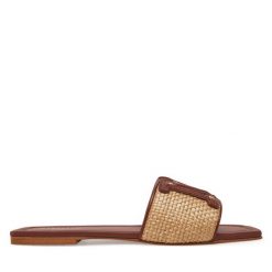 Klapki Marciano Guess. Brązowe klapki damskie Marciano Guess, z aplikacjami, bez obcasa. Za 609.99 zł.