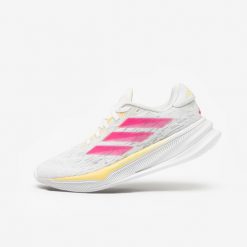Buty do biegania damskie ADIDAS Supernova Comfortglide. Białe obuwie sportowe damskie Adidas, bez wzorów, z meshu, do biegania. Za 549.99 zł.