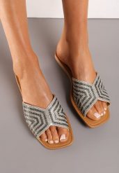 Srebrne Klapki z Ekoskóry Zdobione Cyrkoniami Marisanda. Szare klapki damskie Renee, z aplikacjami, z jeansu, bez obcasa, na płaskiej podeszwie. Za 44.99 zł.