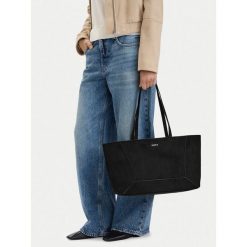 Torebka MEXX. Czarne torebki do ręki damskie Mexx, bez wzorów, bez dodatków. Za 229.99 zł.