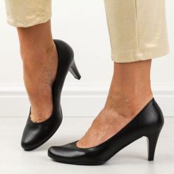 Czarne Polskie czółenka damskie Gregors 465. Czarne czółenka damskie GREGORS, bez wzorów, ze skóry, biznesowe, bez obcasa, na szpilce, bez zapięcia. Za 379.00 zł.