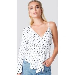 NA-KD Asymetryczna koszula - White,Multicolor. Koszule damskie marki NA-KD. W wyprzedaży za 60.97 zł.