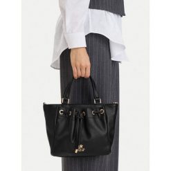 Torebka Beverly Hills Polo Club. Czarne torebki do ręki damskie Beverly Hills Polo Club, bez wzorów, klasyczne, bez dodatków. Za 229.99 zł.