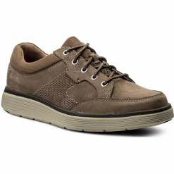 Półbuty CLARKS - Un Abode Lace 261328297 Olive Nubuck. Brązowe półbuty na co dzień męskie marki Clarks, z materiału. W wyprzedaży za 209.00 zł.
