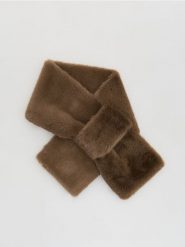 Szalik z imitacji futra - brązowy. Brązowe szaliki i chusty damskie Reserved, bez wzorów. Za 89.99 zł.