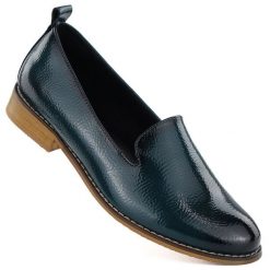 Półbuty damskie lakierowane lordsy granatowe Potocki 19337. Mokasyny damskie POTOCKI, z lakierowanej skóry. Za 159.99 zł.