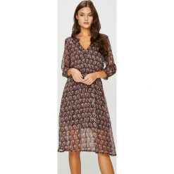Answear - Sukienka Heritage. Szare sukienki damskie ANSWEAR, z poliesteru, casualowe. W wyprzedaży za 139.90 zł.