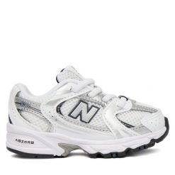 Sneakersy New Balance. Białe trampki i tenisówki chłopięce New Balance, bez wzorów, bez zapięcia. Za 269.99 zł.