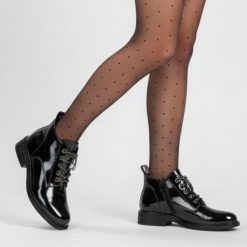 Botki damskie S. Barski, eleganckie na płaskim obcasie i skórzane lakierowane, czarne, MR52-124. Czarne kozaki damskie S.BARSKI, z lakierowanej skóry, bez obcasa, na płaskiej podeszwie. Za 263.99 zł.