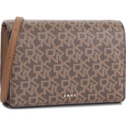 Torebka DKNY - Bryant-Sm Flap Cbody R83EJ623 Mocha logo-Vic 9MV. Listonoszki damskie marki DKNY. W wyprzedaży za 349.00 zł.