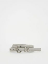 Pasek z klamrą - jasnoszary. Szare paski damskie Reserved, bez wzorów. W wyprzedaży za 19.99 zł.