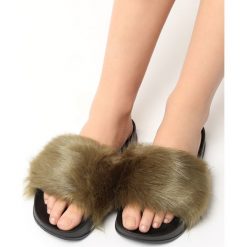Khaki Klapki Hirsute. Kapcie damskie marki Tommy Hilfiger. Za 34.99 zł.