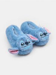 Kapcie ze sztucznym futerkiem i elementami 3D Lilo & Stitch - niebieski. Niebieskie kapcie damskie Sinsay, bez wzorów. Za 39.99 zł.