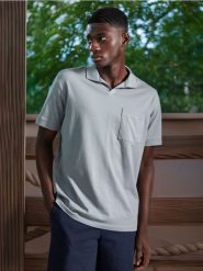 Koszulka polo - niebieski. Niebieskie koszulki polo męskie Sinsay, l, bez wzorów, z bawełny, bez ramiączek. W wyprzedaży za 19.99 zł.