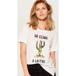 Koszulka z kaktusem - Biały. T-shirty damskie marki Mohito. Za 29.99 zł.