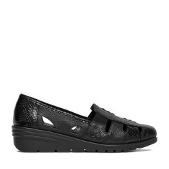 Półbuty Rieker. Czarne półbuty damskie Rieker, bez wzorów, bez obcasa, na koturnie, bez zapięcia. Za 349.99 zł.