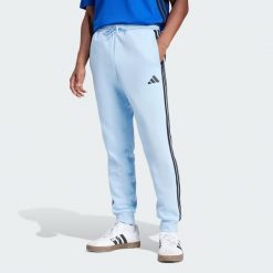 Spodnie Essentials 3-Stripes Fleece. Czarne spodnie sportowe męskie Adidas, l, bez wzorów, z materiału, na fitness i siłownię. Za 174.00 zł.