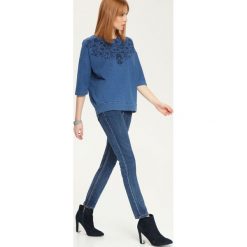 BLUZA NIEROZPINANA DAMSKA Z NADRUKIEM. Bluzy damskie marki TOP SECRET. W wyprzedaży za 49.99 zł.