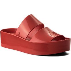 Klapki MELISSA - Shibuya Ad 32236 Red 01371. Czerwone klapki damskie Melissa, z tworzywa sztucznego. W wyprzedaży za 189.00 zł.