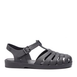 Sandały Melissa. Czarne klapki damskie Melissa, bez wzorów, bez obcasa, na płaskiej podeszwie, bez zapięcia. Za 189.99 zł.