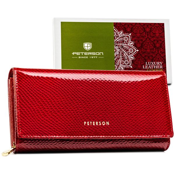 Skórzany, czerwony portfel damski ze wzorem imitującym gadzią skórę, zamykany na zatrzask PTN 42106-DSL Peterson. Czerwone portfele damskie Peterson, bez wzorów, ze skóry. Za 143.99 zł.