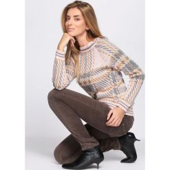 Brązowe Spodnie Stay Strong. Spodnie materiałowe damskie marki Born2be. Za 14.99 zł.
