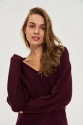 Sweter z dekoltem w serek burgundowy. Czerwone swetry damskie MOODO, l, bez wzorów, z poliamidu, bez kołnierzyka, bez ramiączek, bez kaptura. Za 119.99 zł.