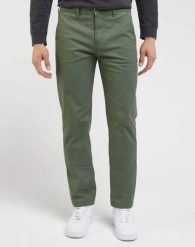 MESKIE SPODNIE REGULAR CHINO OLIVE GROVE 112342928. Zielone spodnie materiałowe męskie Lee, l, bez wzorów, z materiału. Za 219.99 zł.