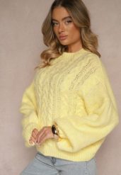 Żółty Sweter z Wełną o Eleganckim Warkoczowym Splotem Makkaria. Żółte swetry damskie Renee, na jesień, z aplikacjami, z jeansu, eleganckie, bez kołnierzyka, bez ramiączek, długie, bez kaptura. Za 139.99 zł.