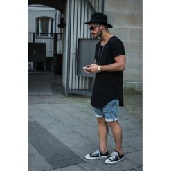 Męski t-shirt GILBERT. Czarne t-shirty męskie Męski t-shirt GILBERT, l, bez wzorów, bez kołnierzyka. W wyprzedaży za 28.00 zł.