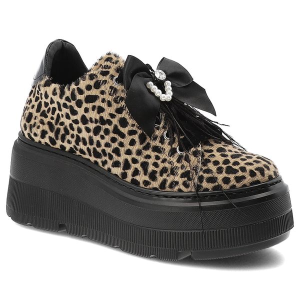 Beżowe Sneakersy Karino Stylowe Obuwie Damskie Panterka. Czarne półbuty damskie Karino, bez wzorów, z satyny, eleganckie, bez obcasa, na platformie, bez zapięcia. Za 501.99 zł.