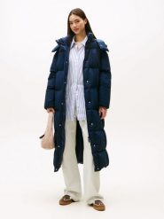 Tommy Jeans płaszcz puchowy Kobiety niebieski, S. Niebieskie płaszcze damskie Tommy Jeans, s, bez wzorów, z jeansu, długie, bez kaptura. Za 1,299.95 zł.