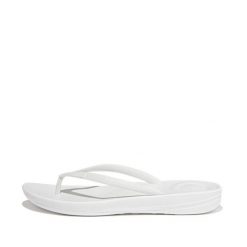 Klapki damskie FitFlop Iqushion. Białe klapki damskie FIT FLOP, bez wzorów, eleganckie, bez obcasa. Za 227.00 zł.