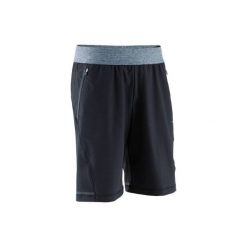 Spodenki do jogi Yoga+ 900 męskie. Czarne szorty męskie DOMYOS, z elastanu. Za 79.99 zł.