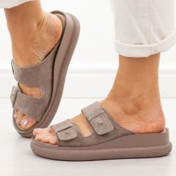 Skórzane apricot klapki damskie Vinceza 66916. Pomarańczowe klapki damskie VINCEZA, bez wzorów, z jeansu, casualowe, bez obcasa, na platformie. Za 219.00 zł.