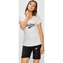 Mustang - Top. Szare topy damskie Mustang, z nadrukiem, z bawełny, z okrągłym kołnierzem, z krótkim rękawem. W wyprzedaży za 49.90 zł.