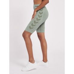 Bezszwowe spodenki kolarskie dla kobiet Hummel CI. Fioletowe szorty sportowe damskie Hummel, m, bez wzorów, z materiału, sportowe, rowerowe. Za 153.50 zł.