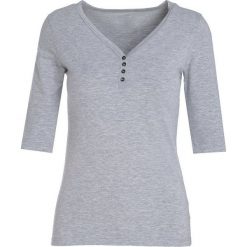 Szara Bluzka Greatest Part. Szare bluzki damskie Born2be, l, bez wzorów, z dzianiny, bez kołnierzyka, bez ramiączek. Za 19.99 zł.