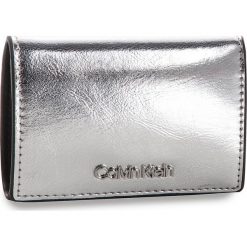 Mały Portfel Damski CALVIN KLEIN - Small Wallet Met K60K604961 067. Portfele damskie marki Calvin Klein. Za 229.00 zł.