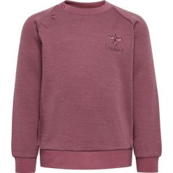 Bluza chłopięca Hummel Wulbato. Fioletowe bluzy dla chłopców Hummel, bez wzorów, bez ramiączek, bez kaptura. Za 189.00 zł.