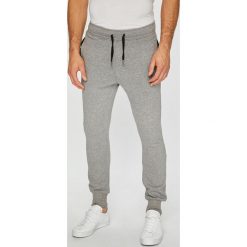 Brave Soul - Spodnie. Szare spodnie materiałowe męskie Brave Soul, l, bez wzorów, z bawełny, casualowe. W wyprzedaży za 59.90 zł.