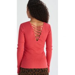 Sweter z dekoltem na plecach - Pomarańczo. Swetry damskie marki Sinsay. Za 49.99 zł.