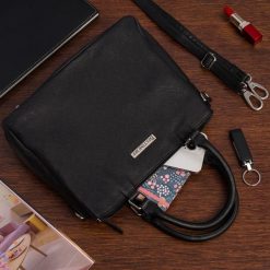 Torebka damska skórzana kuferek torba na ramię pojemna skóra naturalna czarna Beltimore N29. Czarne torby na ramię damskie bez wzorów, ze skóry, bez dodatków. Za 299.90 zł.